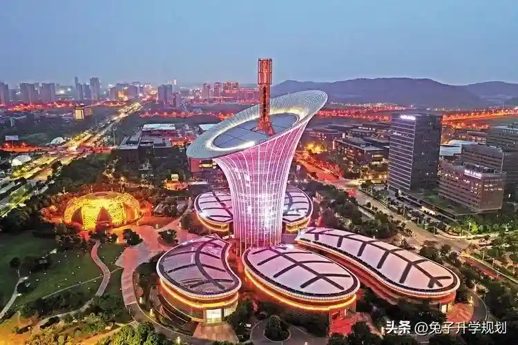 热门升学城市推荐之：“九省通衢”“樱花之城”武汉