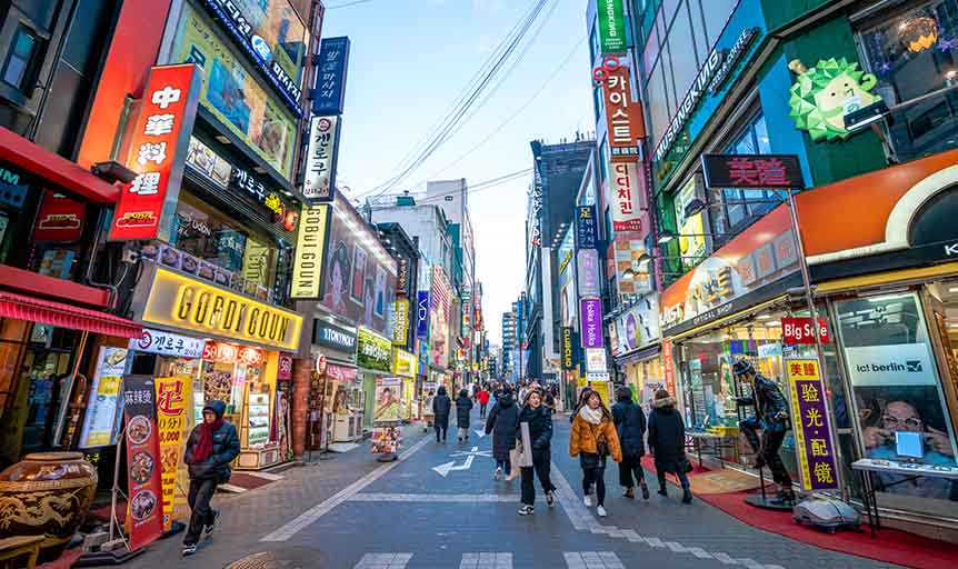 英国6对双胞胎进同一学校同年级，老师表示“看花眼”